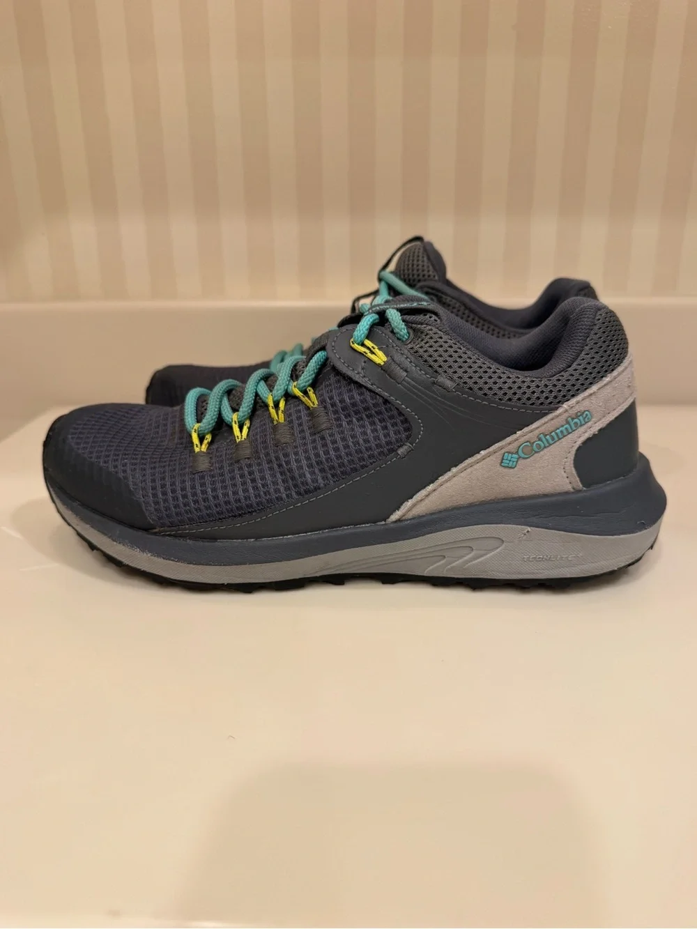 Columbia Women's Trailstorm Waterproof Hiking Shoe - Graphite/Dolphin Size 7 1/2
